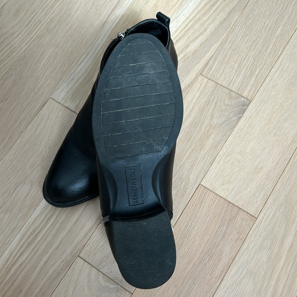 Kenneth Cole Women’s Black Leather Booties. Size 6. Good Condition. - Picture 5 of 5